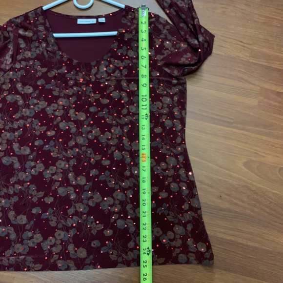 Burgundy/Red-colored leaf floral & sequined party/holiday/sparkling blouse - Picture 7 of 8